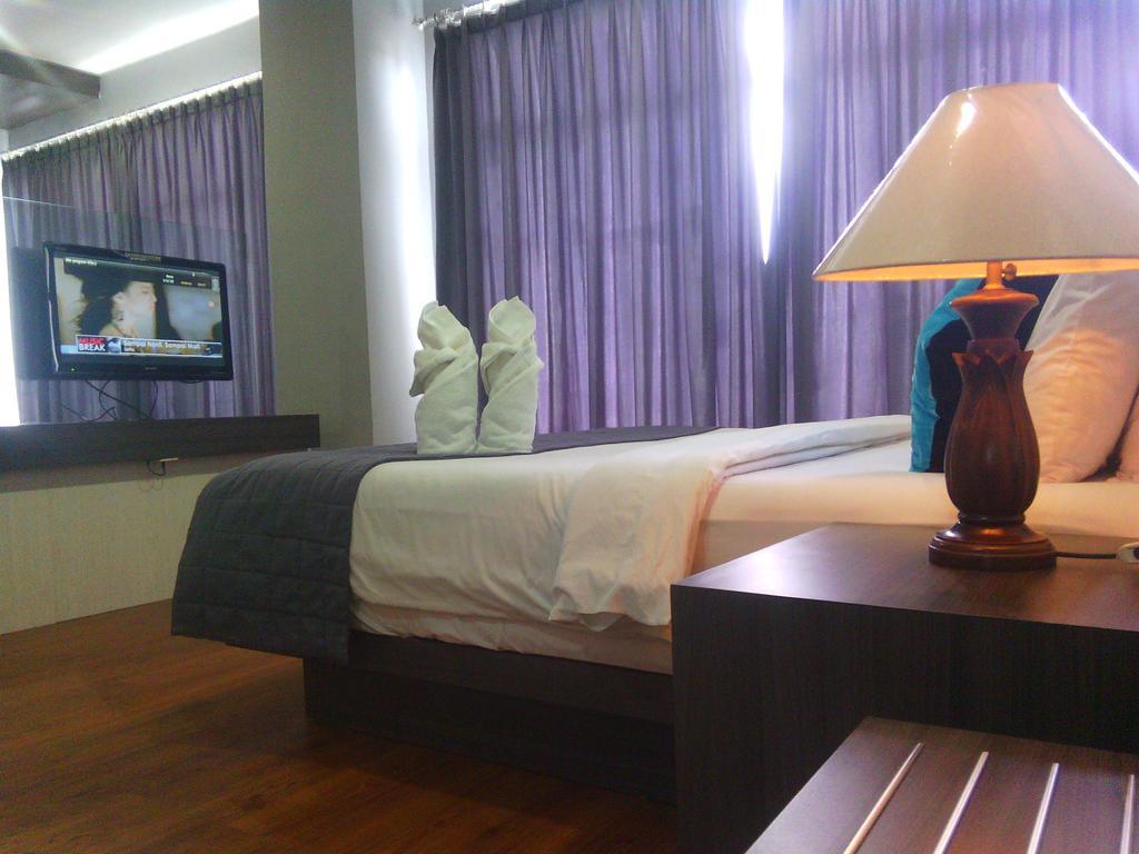 Hotel Victoria River View Banjarmasin  Room photo