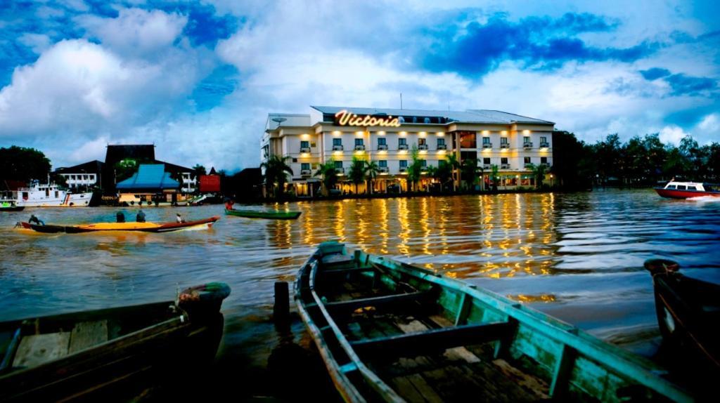 Hotel Victoria River View Banjarmasin  Exterior photo