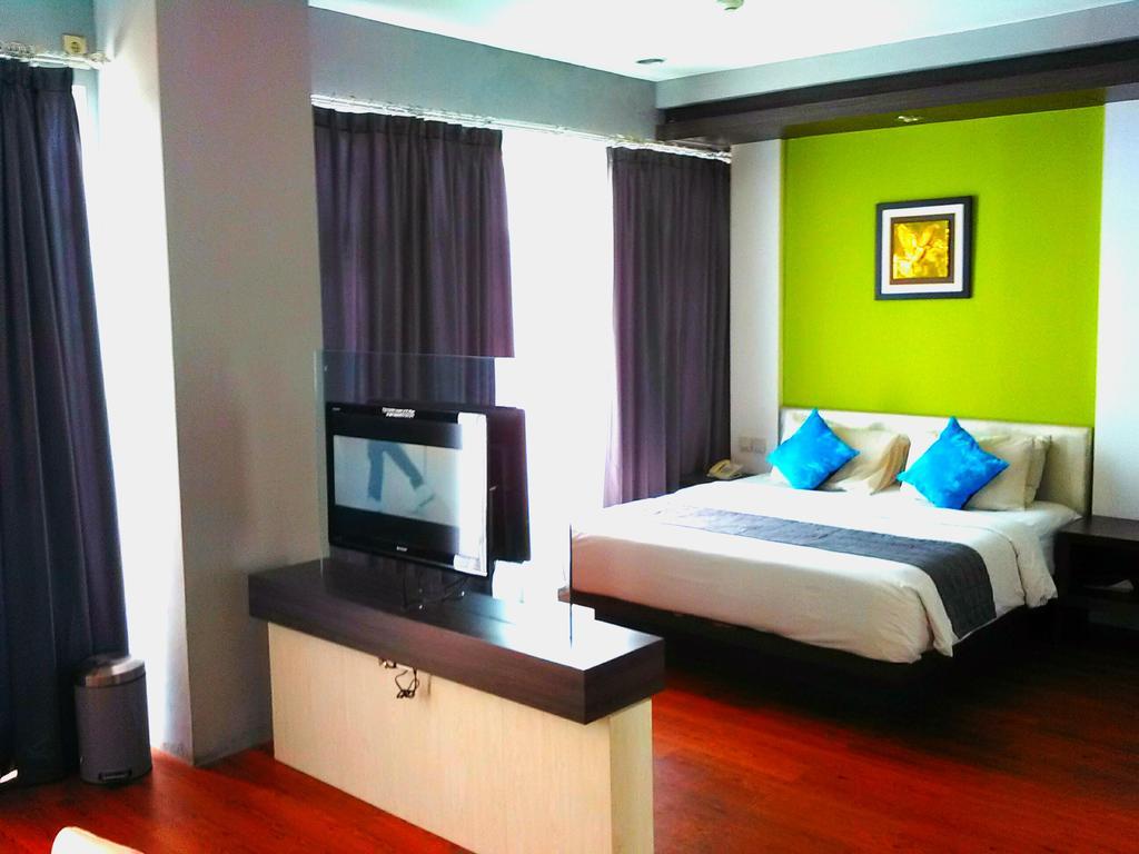 Hotel Victoria River View Banjarmasin  Exterior photo