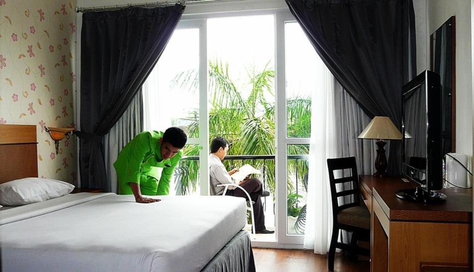 Hotel Victoria River View Banjarmasin  Exterior photo